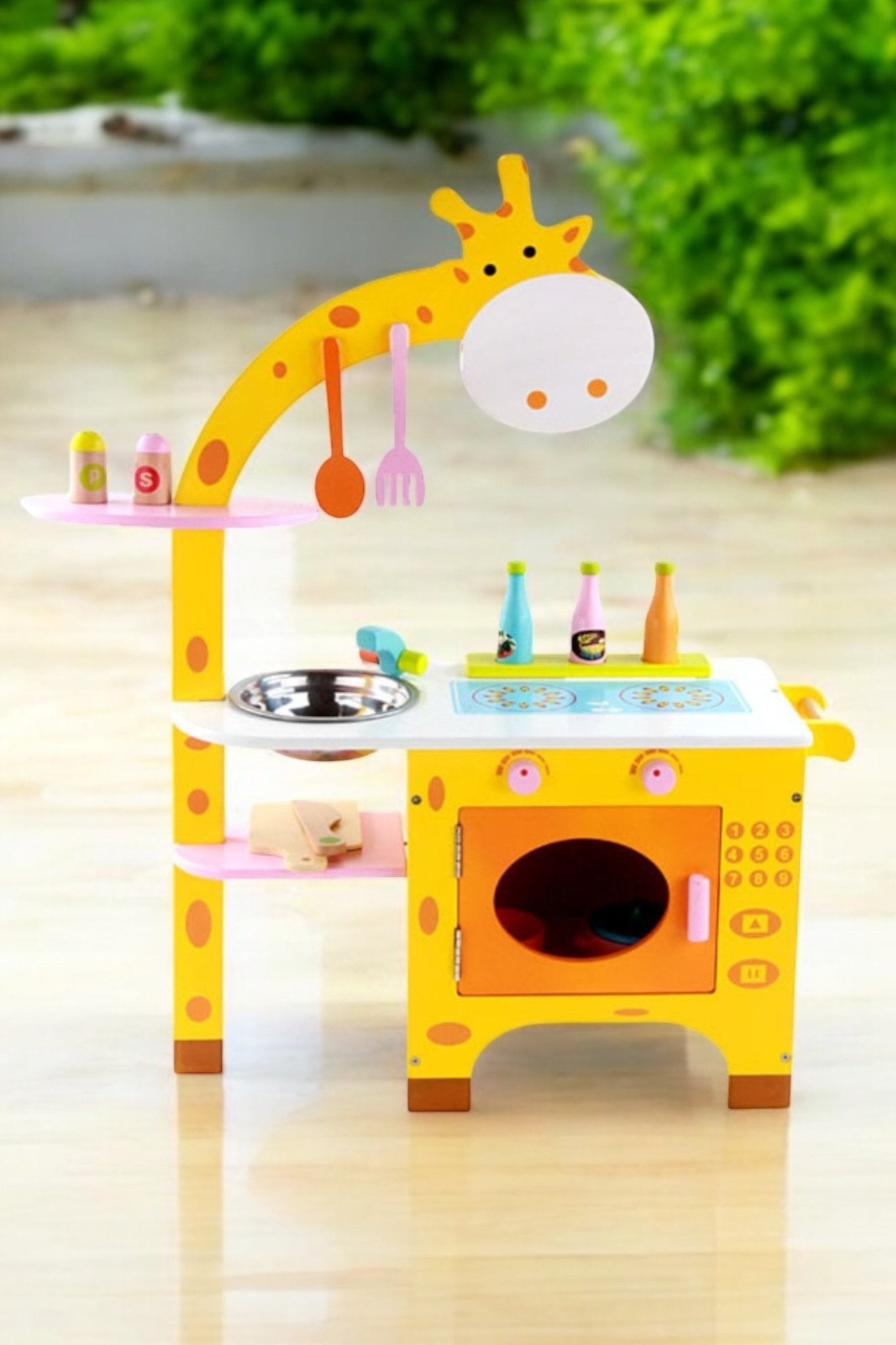 Wooden Giraffe Kitchen - MyLittleTales